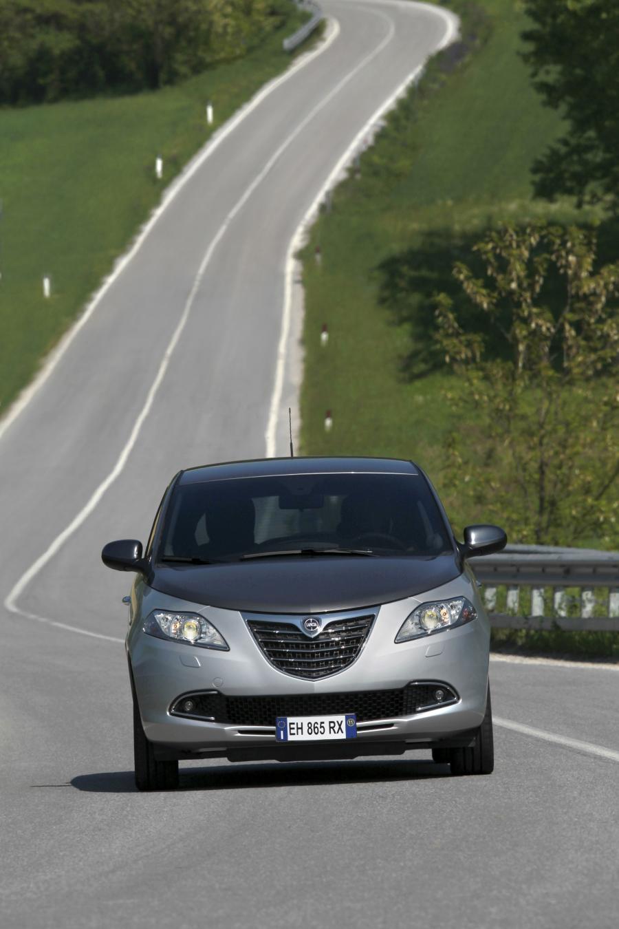  Lancia Ypsilon 2011 года  (фото 20 из 96)